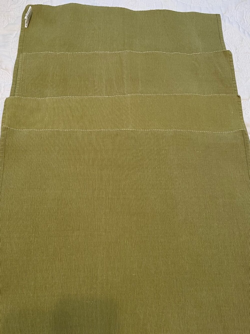 Crate & Barrel Placemats Tate aloe Green 14x19 - Set of 4 Cotton ***FADED***